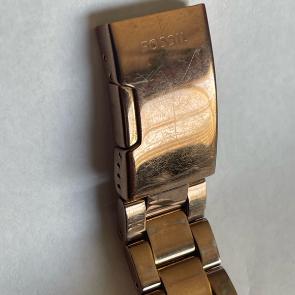 Rose gold Fossil watch - Picture 3 of 7